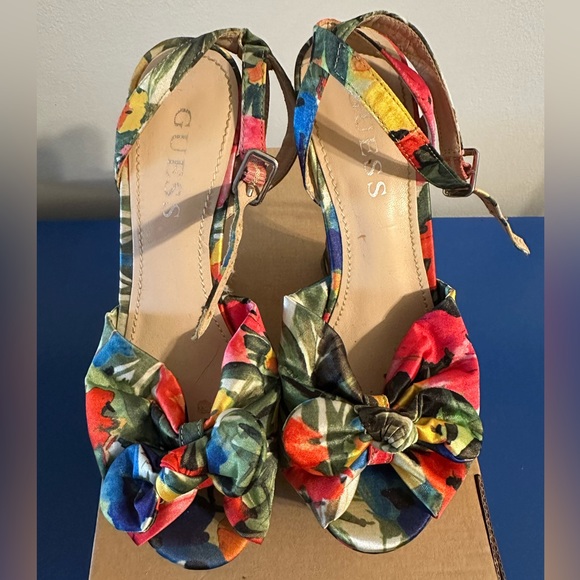Guess Floral Wedge Size 5.5 - Picture 1 of 5